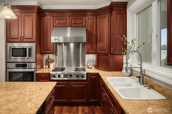 $5,488,640 | 17765 Beach Drive Northeast, Lake Forest Park, WA 98155