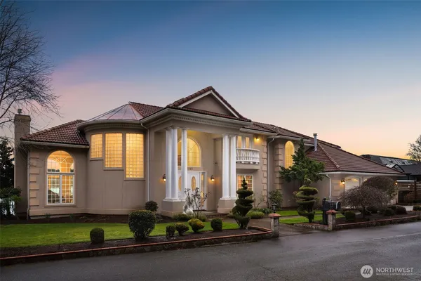 $5,488,640 | 17765 Beach Drive Northeast, Lake Forest Park, WA 98155