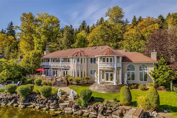 $5,488,640 | 17765 Beach Drive Northeast, Lake Forest Park, WA 98155
