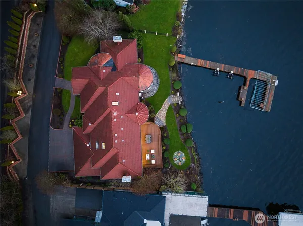 $5,488,640 | 17765 Beach Drive Northeast, Lake Forest Park, WA 98155