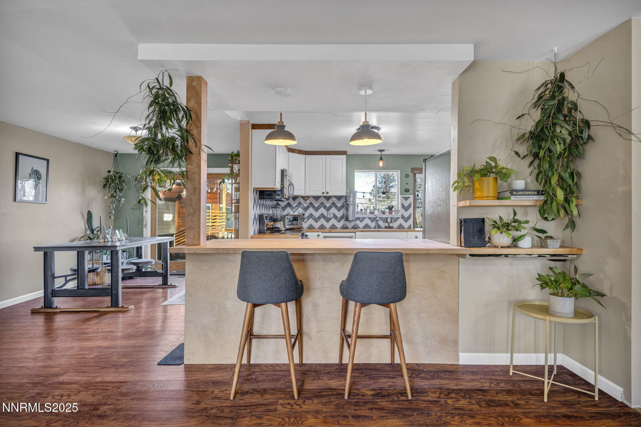 1100 Mission Circle Reno, NV 89503 - Photo 13 of 61 a view of kitchen island table and chairs