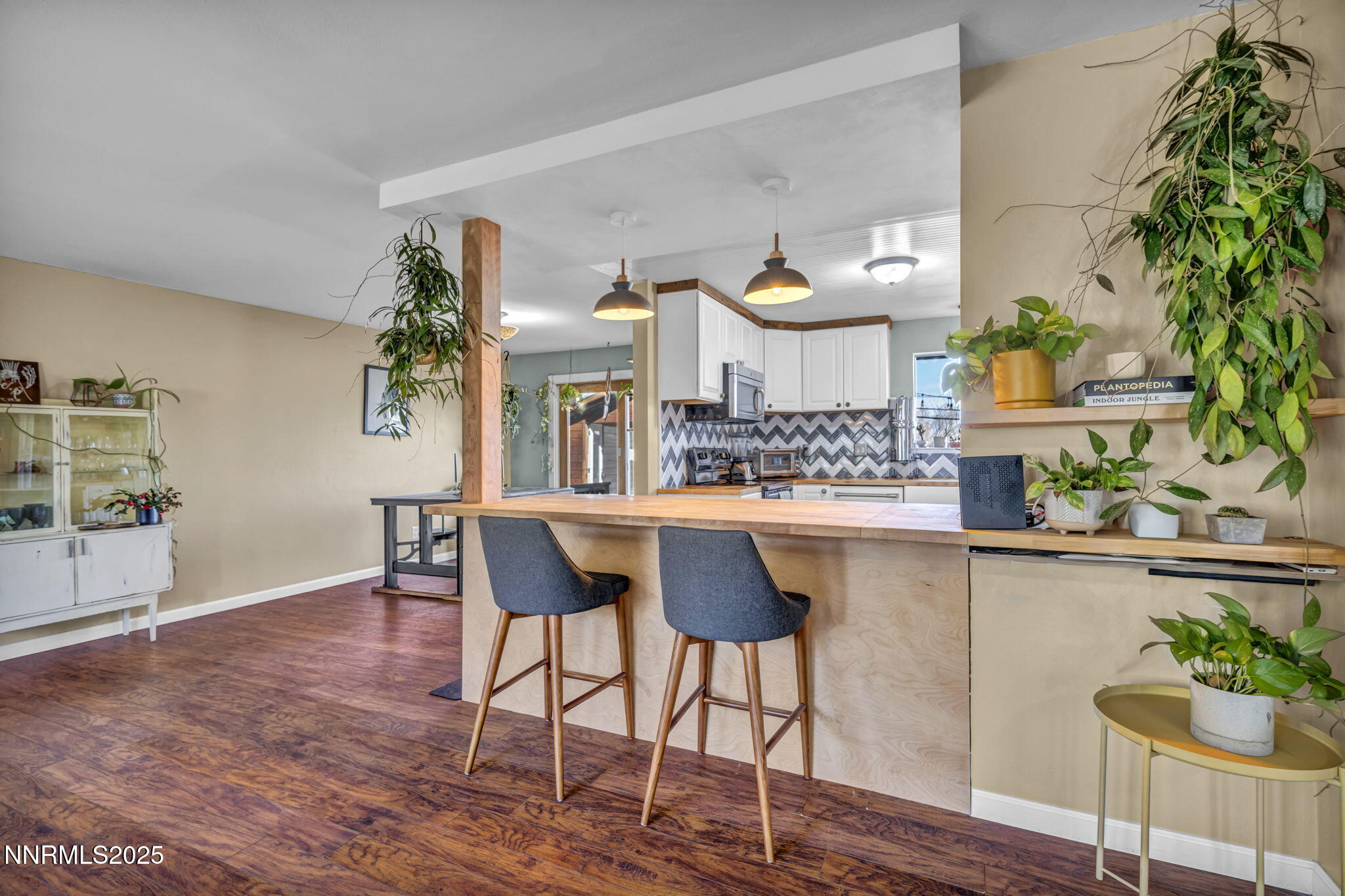 1100 Mission Circle Reno, NV 89503 - Photo 14 of 61 a kitchen with a table and chairs in it