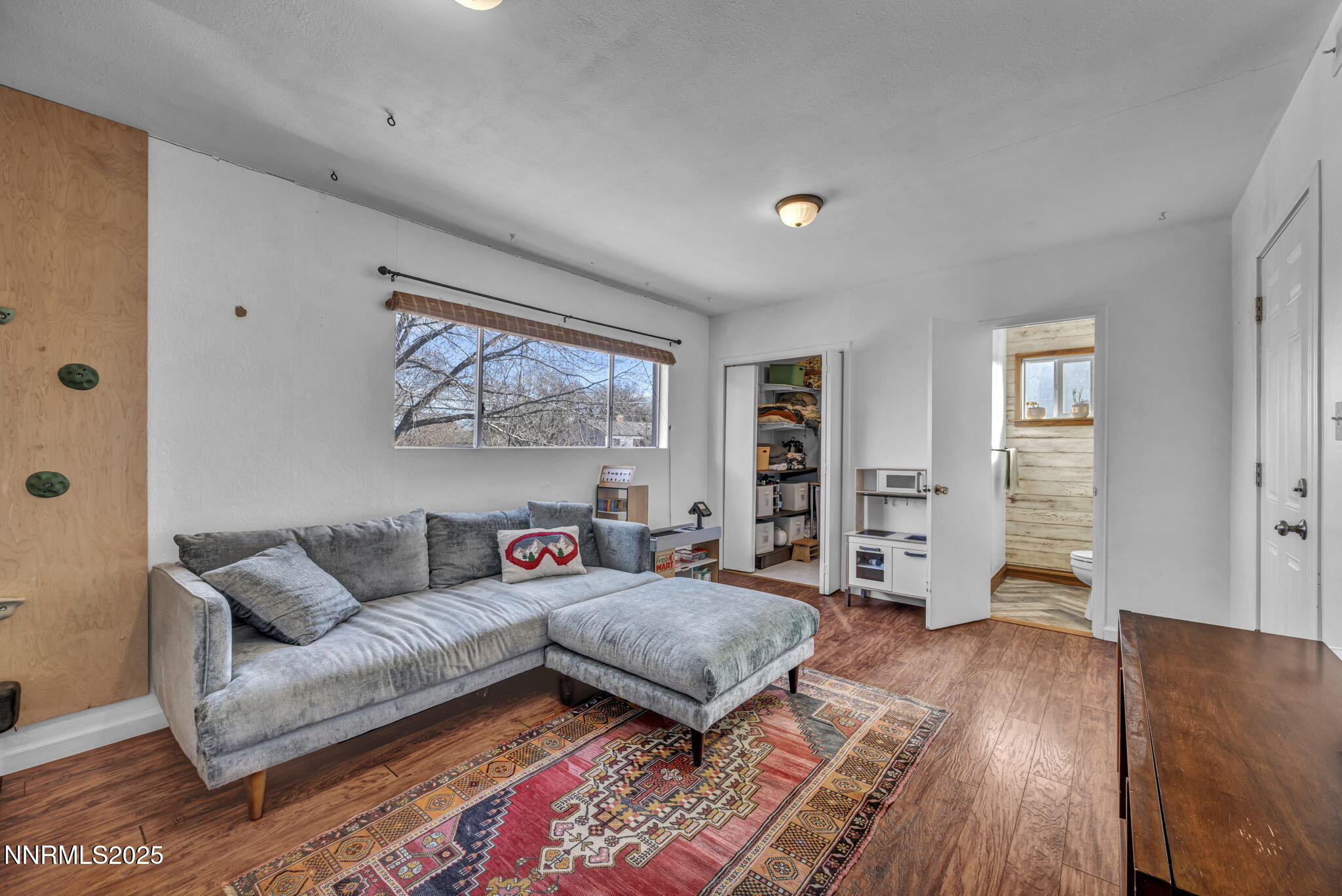 1100 Mission Circle Reno, NV 89503 - Photo 20 of 61 a living room with furniture and wooden floor