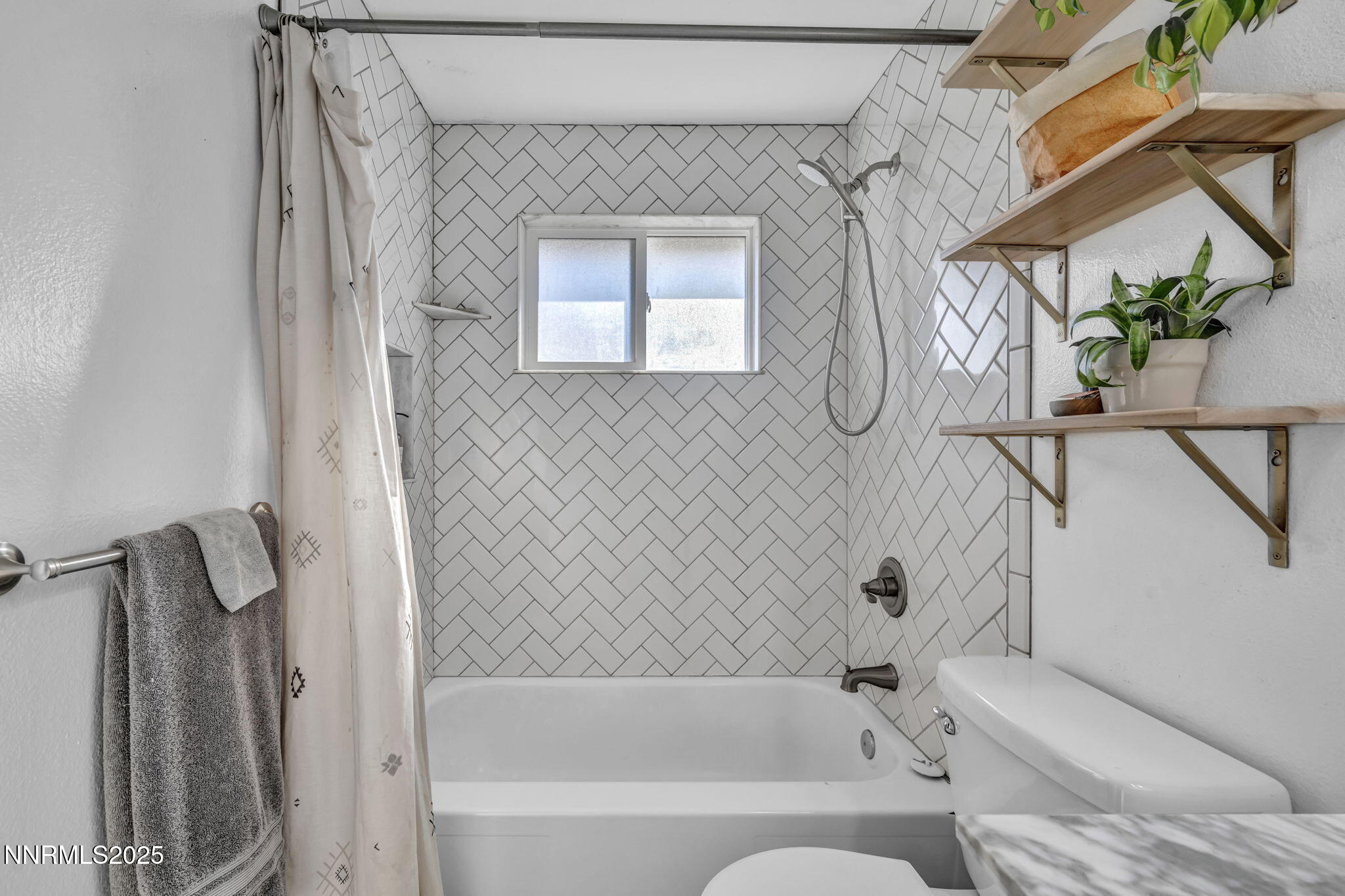 1100 Mission Circle Reno, NV 89503 - Photo 31 of 61 a bathroom with a bathtub and shower