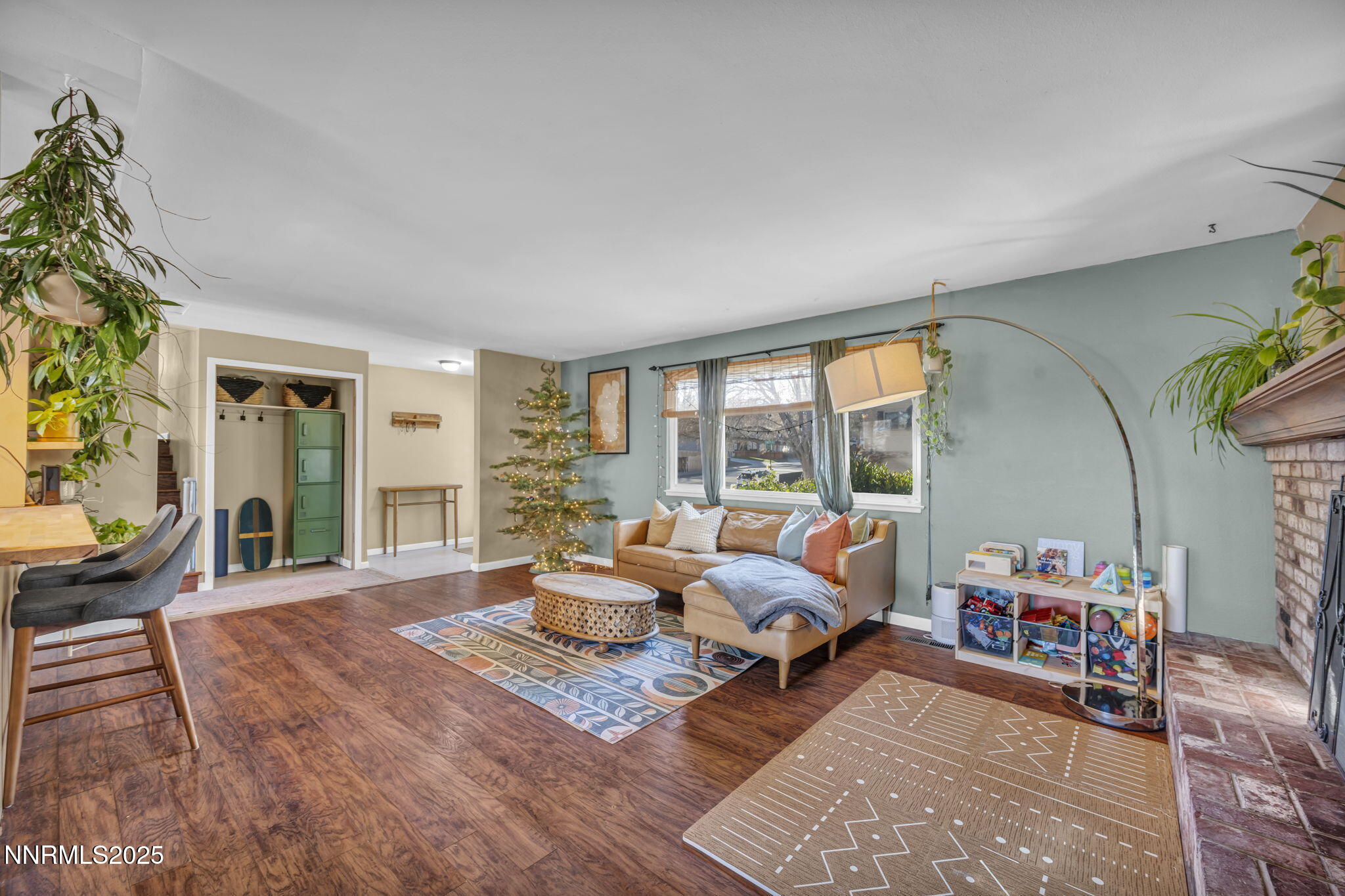 1100 Mission Circle Reno, NV 89503 - Photo 4 of 61 a living room with furniture and a large window