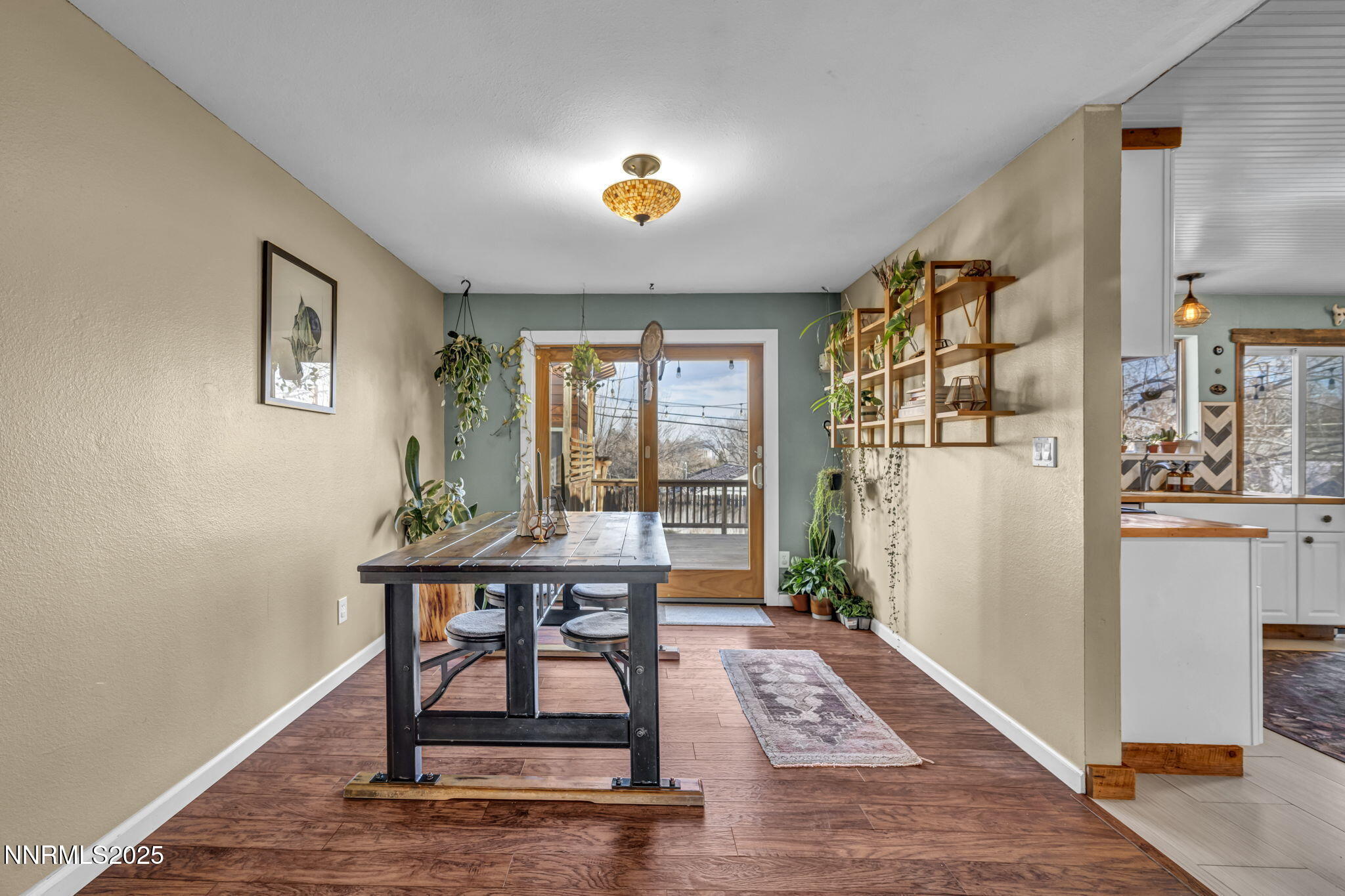 1100 Mission Circle Reno, NV 89503 - Photo 9 of 61 a view of a livingroom with furniture and a window