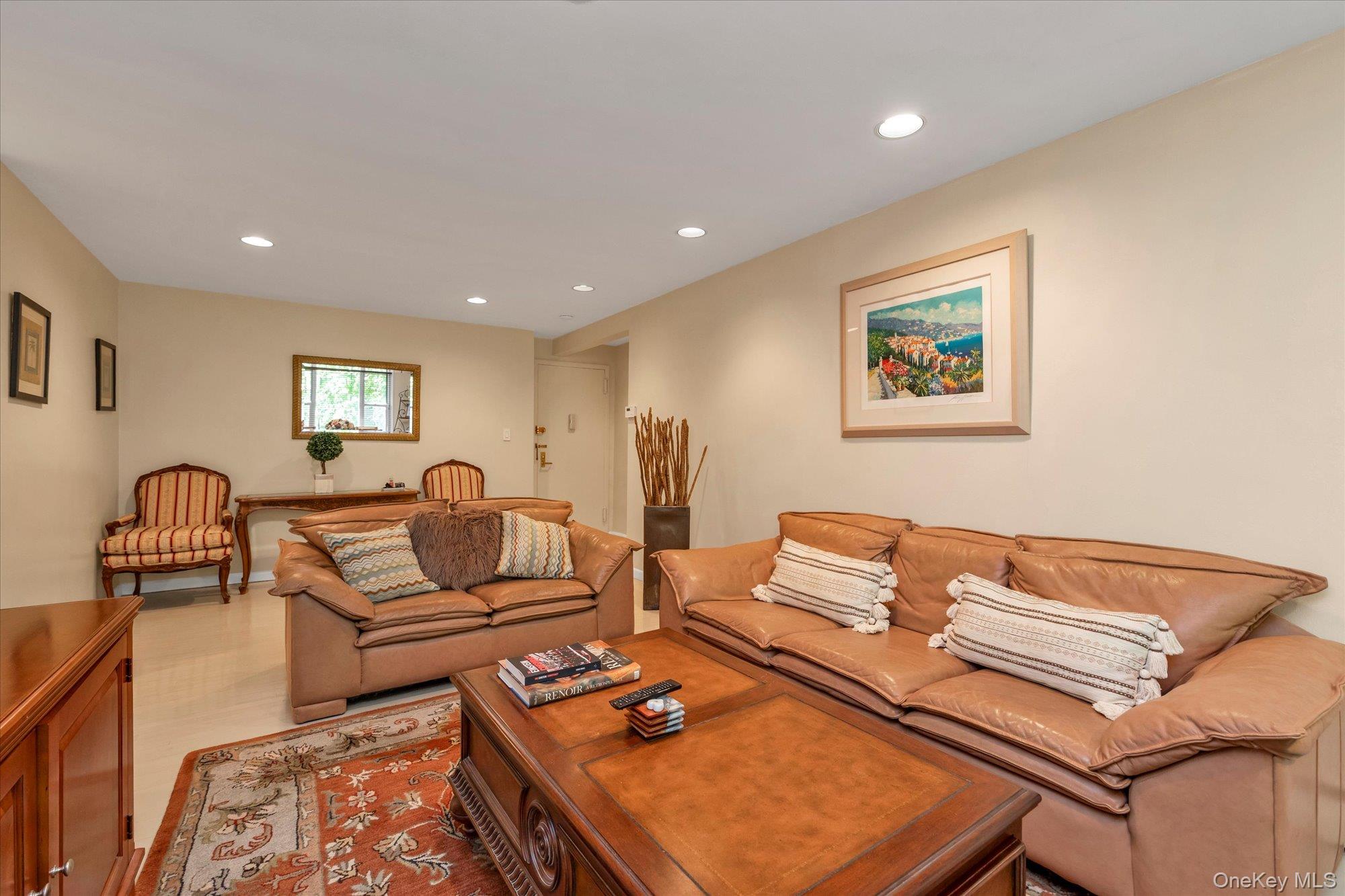25 Canterbury Road, Unit 1F Great Neck, NY 11021 - Photo 7 of 17