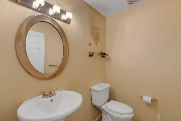$480,000 | 24403 Elmhurst Avenue, Farmington Hills, MI 48336