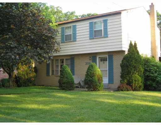 206 Lytton Road Coraopolis, PA 15108 - Photo 1 of 6 Exterior Front.