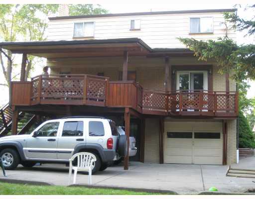 206 Lytton Road Coraopolis, PA 15108 - Photo 2 of 6 Patio/Deck.