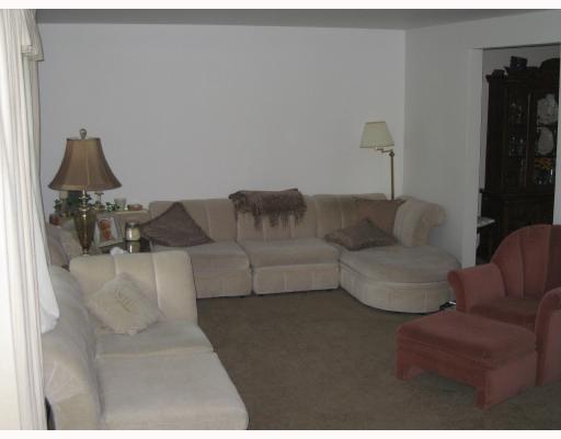 206 Lytton Road Coraopolis, PA 15108 - Photo 5 of 6 Living Room.