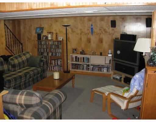 206 Lytton Road Coraopolis, PA 15108 - Photo 6 of 6 Den/Family/Great Room.