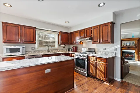 $450,000 | 1200 Deep Woods Drive, Elgin, IL 60120