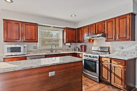 $450,000 | 1200 Deep Woods Drive, Elgin, IL 60120