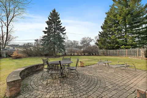 $450,000 | 1200 Deep Woods Drive, Elgin, IL 60120
