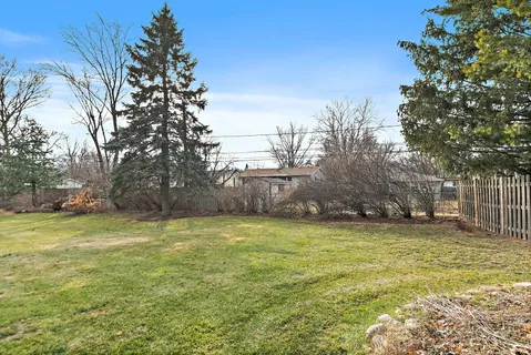 $450,000 | 1200 Deep Woods Drive, Elgin, IL 60120