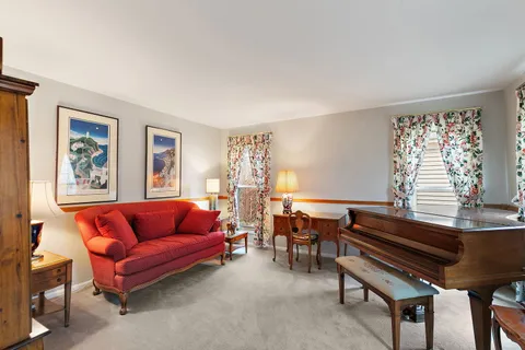 $450,000 | 1200 Deep Woods Drive, Elgin, IL 60120