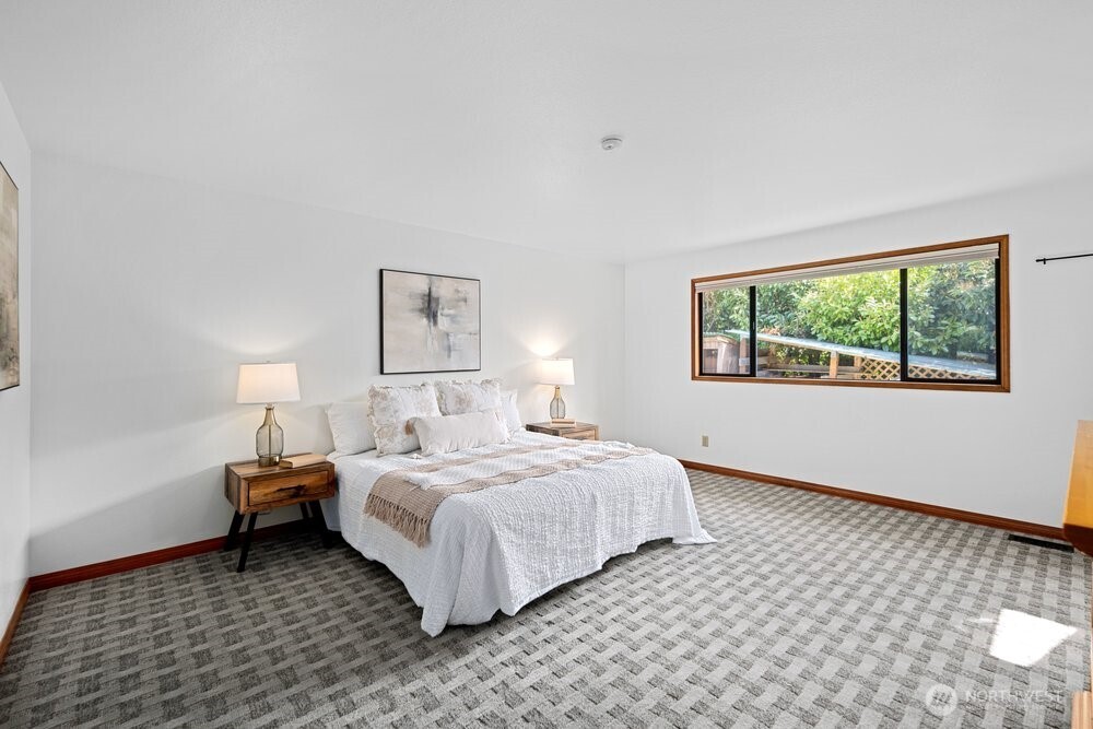 902 7th Avenue South Edmonds, WA 98020 - Photo 15 of 31 a bedroom with a bed and a lamp with window
