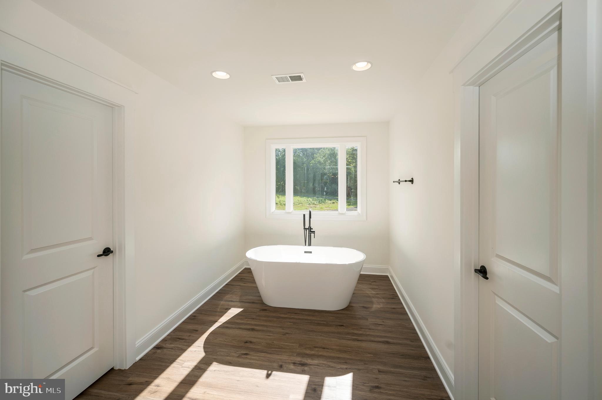 13208 Bristow Road Nokesville, VA 20181 - Photo 41 of 58 Free standing tub in primary bath