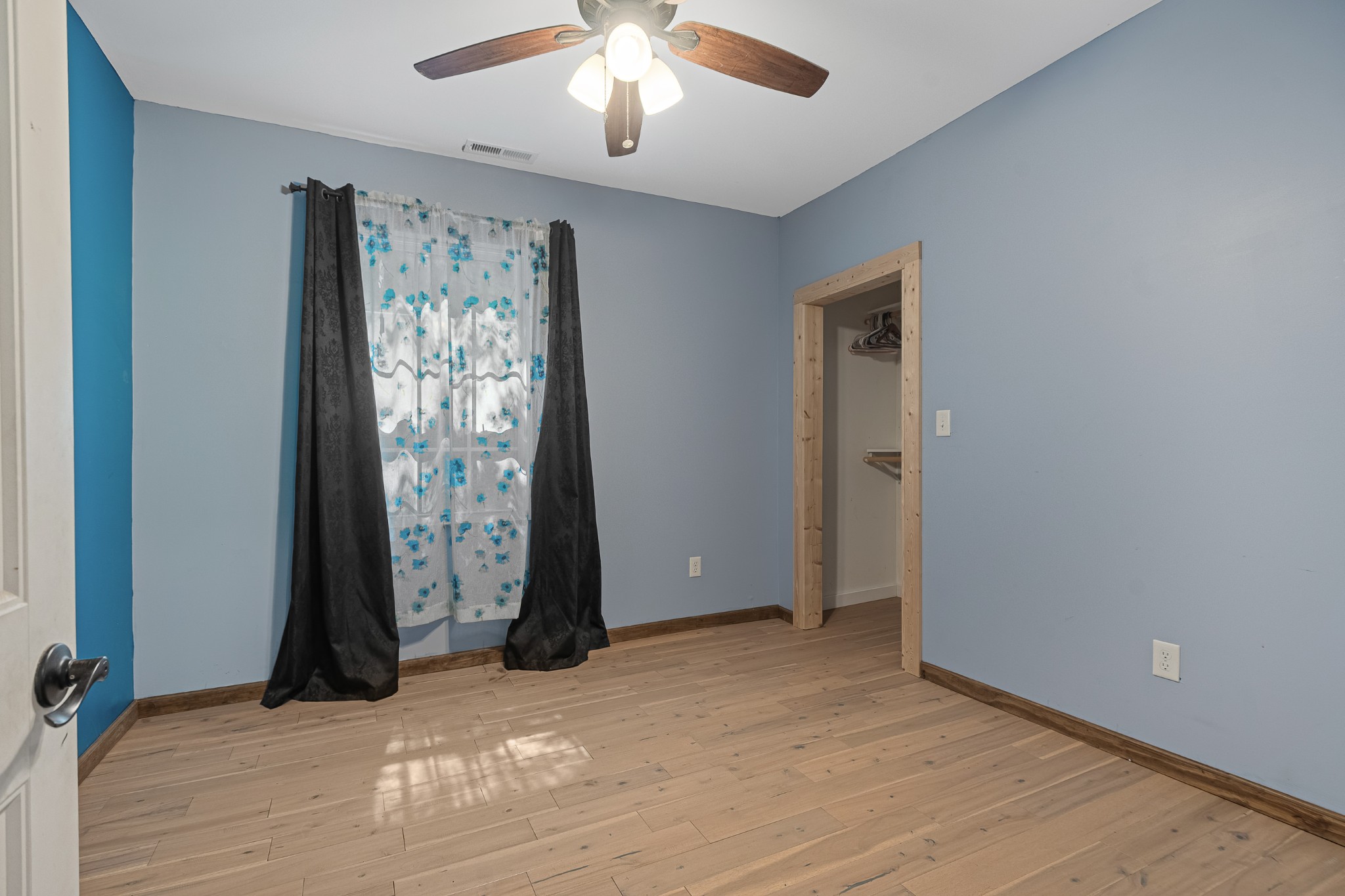 3671 Raleigh Beard Road Santa Fe, TN 38482 - Photo 19 of 32 an empty room with windows and closet