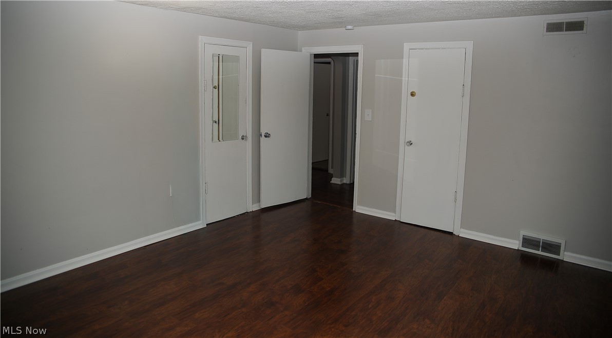 1087 Krumroy Road Akron, OH 44306 - Photo 7 of 23