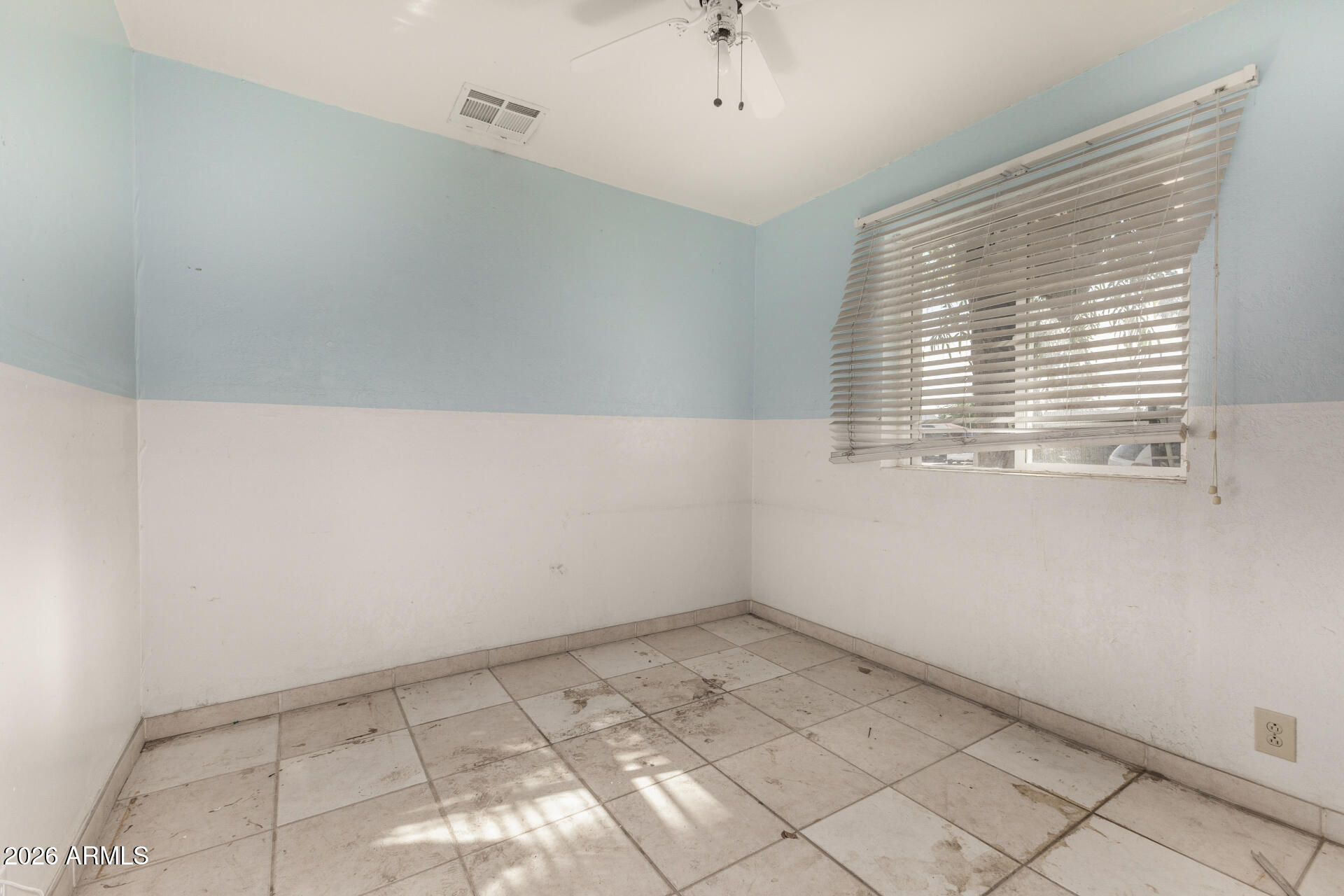 463 South Daley Mesa, AZ 85204 - Photo 19 of 28 a view of a window in an empty room