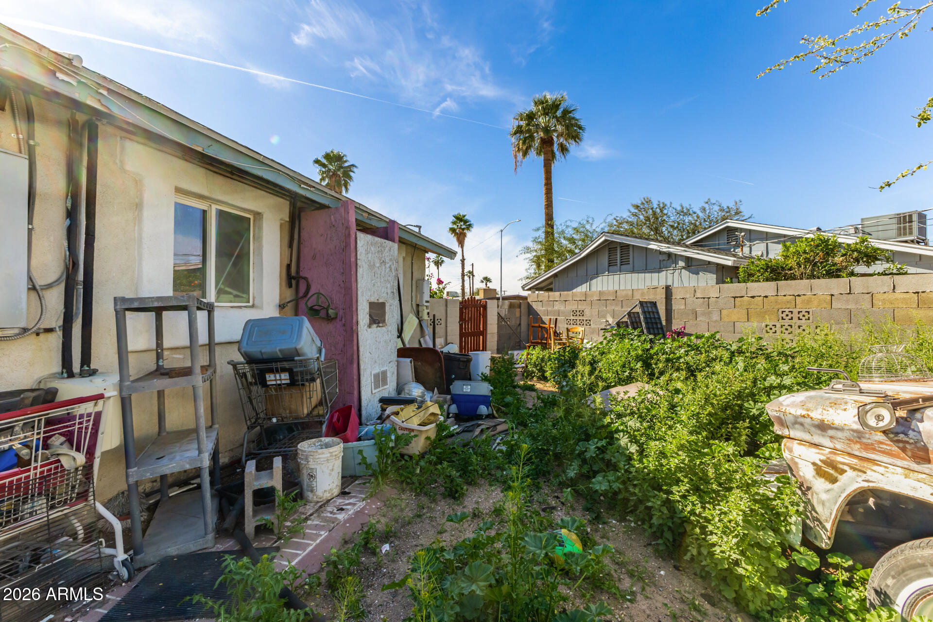 463 South Daley Mesa, AZ 85204 - Photo 27 of 28 a front view of a house with a garden
