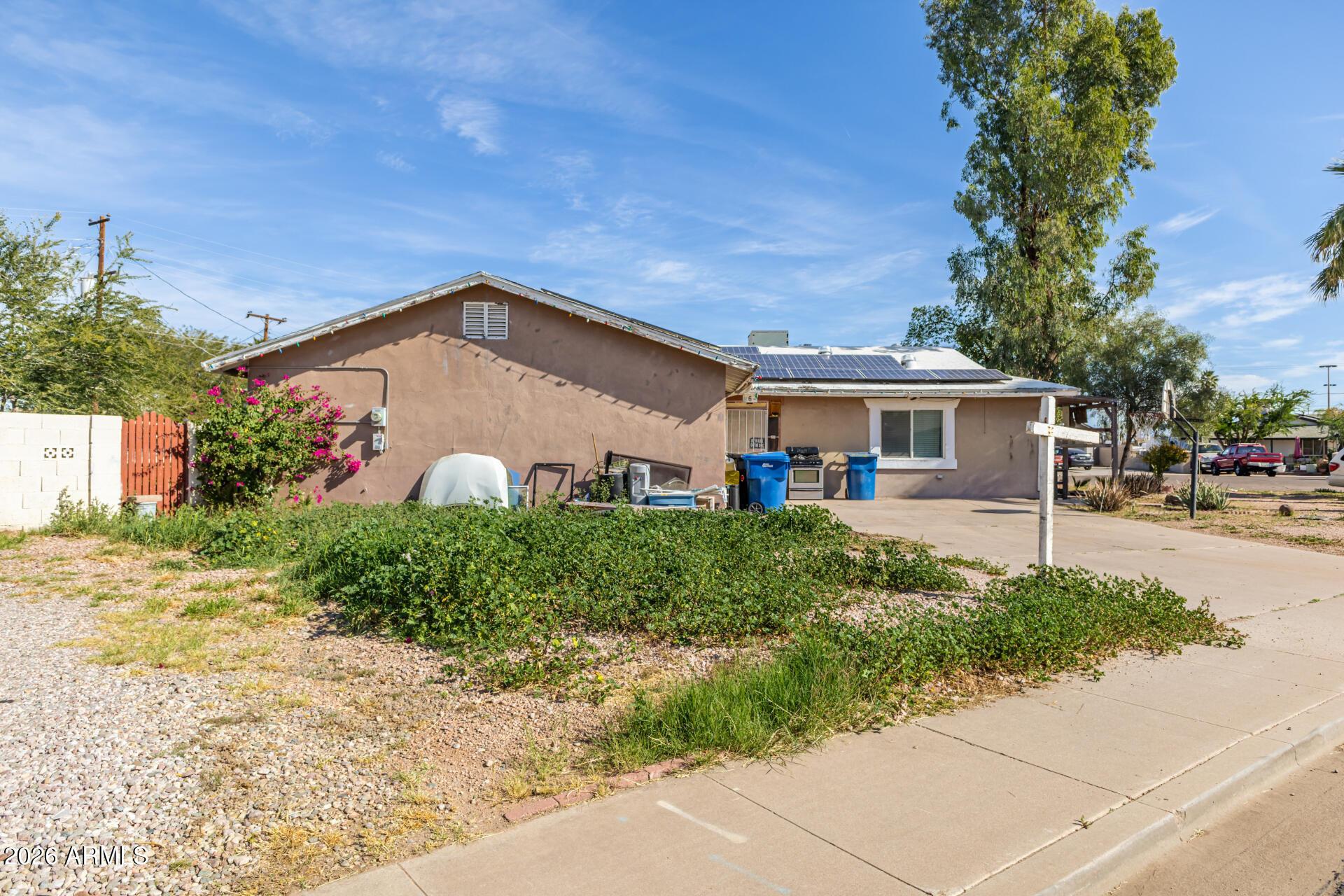 463 South Daley Mesa, AZ 85204 - Photo 3 of 28 a front view of a house with garden