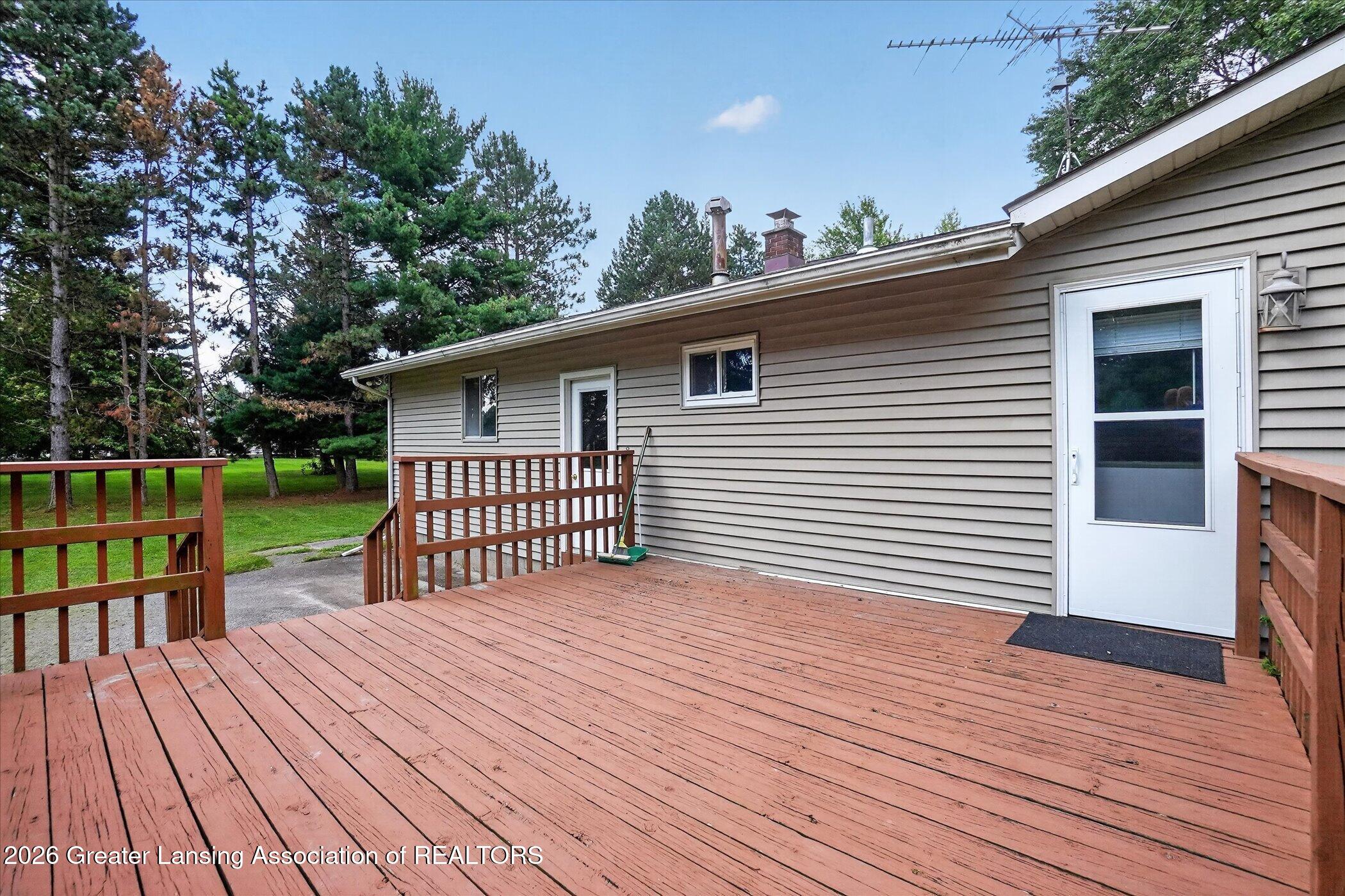 11131 South Lowell Road Dewitt, MI 48820 - Photo 45 of 60 Deck