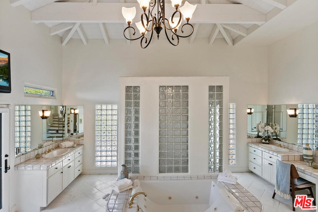 1501 North Beverly Drive Beverly Hills, CA 90210 - Photo 27 of 48