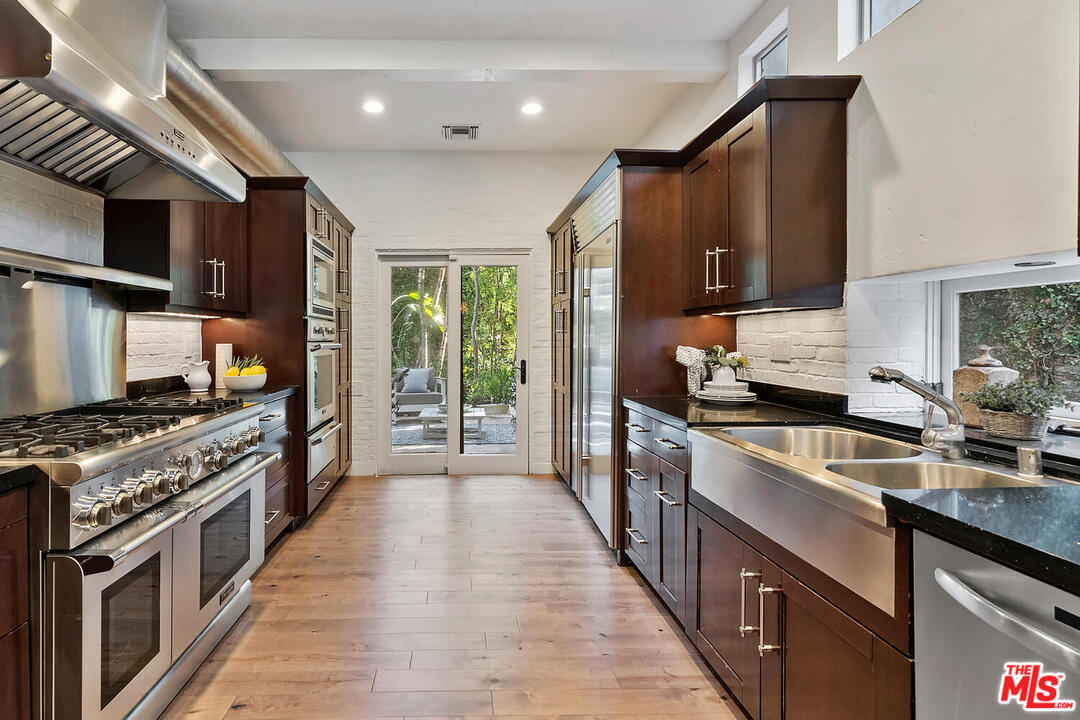 1501 North Beverly Drive Beverly Hills, CA 90210 - Photo 8 of 48