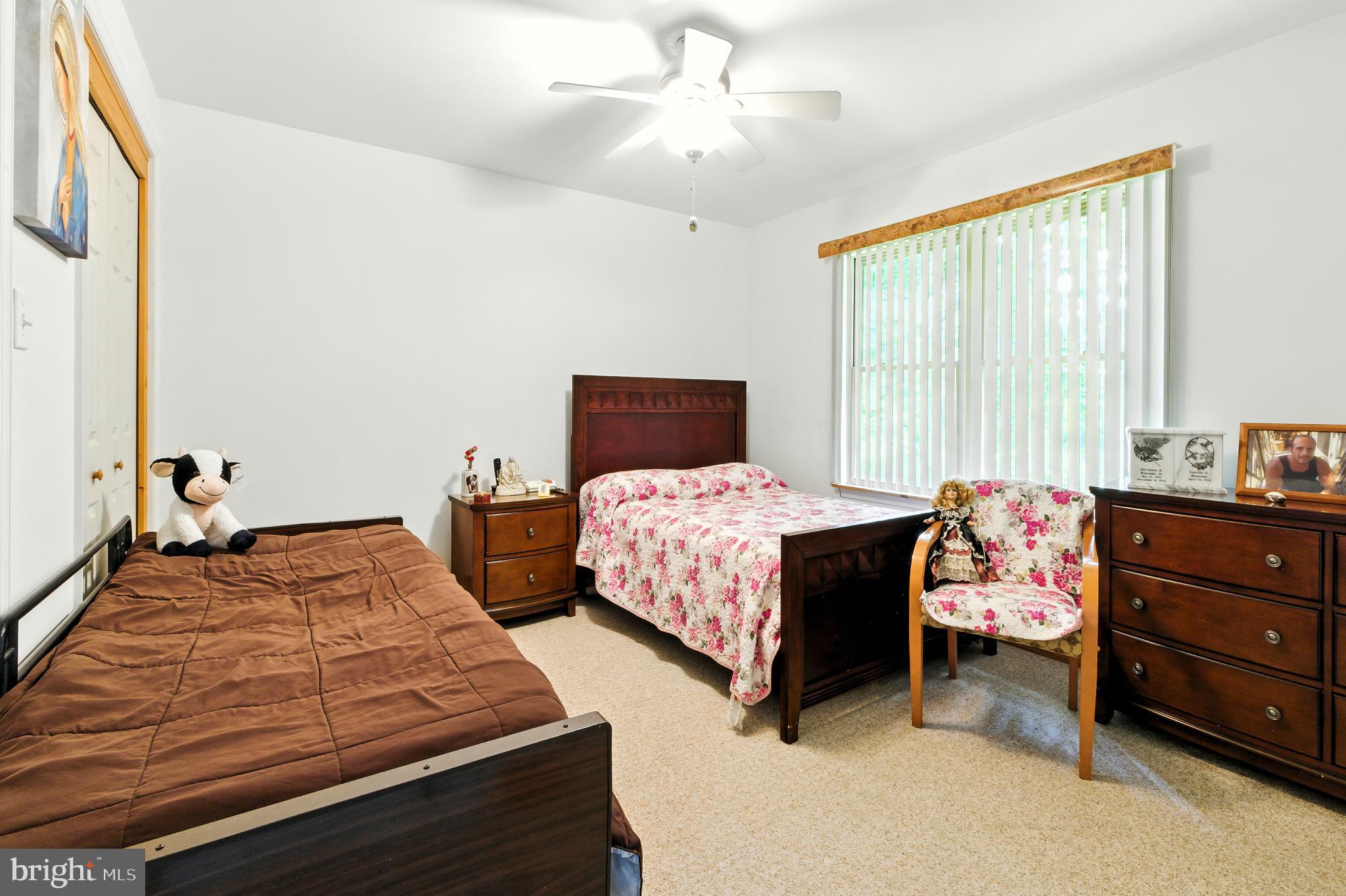 112 Hammonton Buena, NJ 08310 - Photo 23 of 34 a bedroom with two beds and painted walls