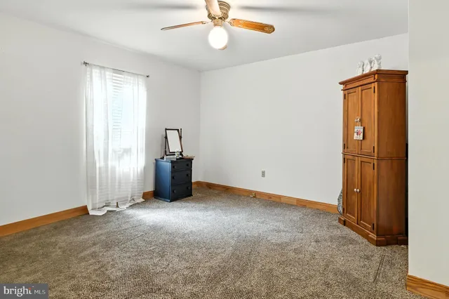 a view of empty room with ceiling fan