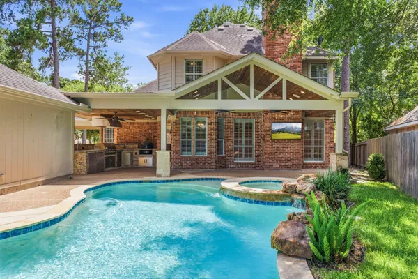 $700,000 | 26 Shady Pond Place, The Woodlands, TX 77382