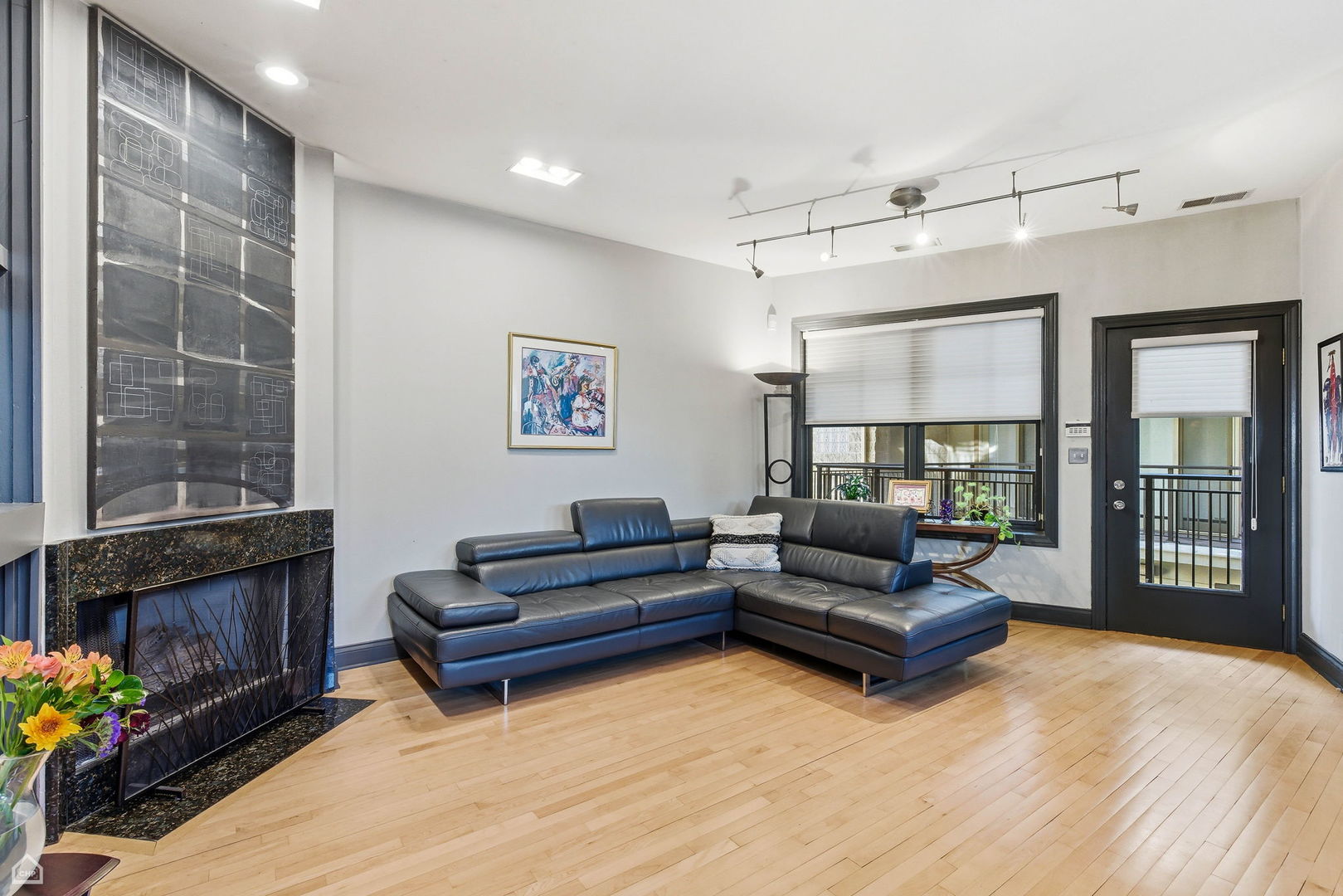 120 West Oak Street, Unit 4D Chicago, IL 60610 - Photo 6 of 18 a living room with furniture and a fireplace