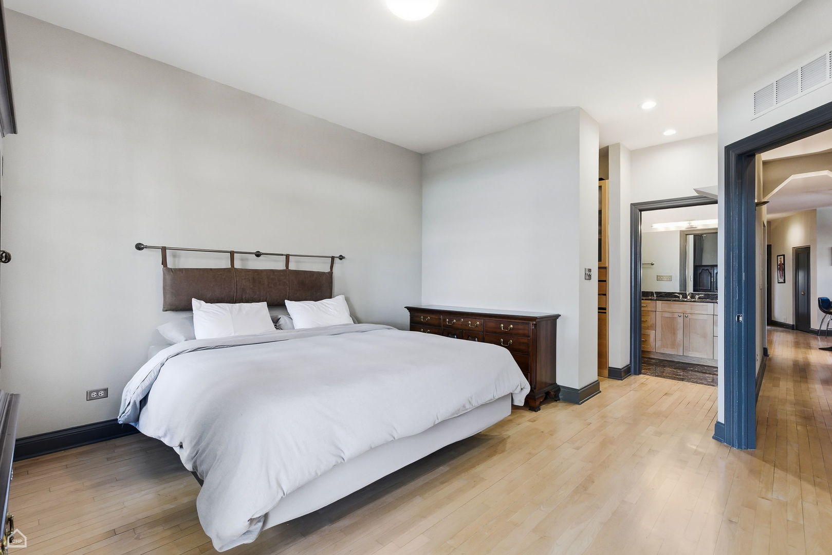 120 West Oak Street, Unit 4D Chicago, IL 60610 - Photo 8 of 18 a bedroom with a bed and large closet