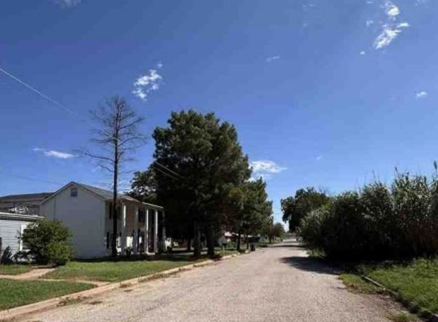 801 Thomas Street Sweetwater, TX 79556 - Photo 3 of 4 a view of a house with a yard