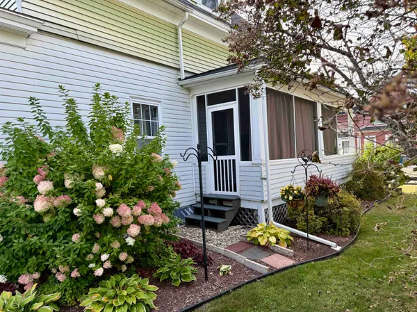 $268,900 | 15 Rich Street, Northumberland, NH 03582