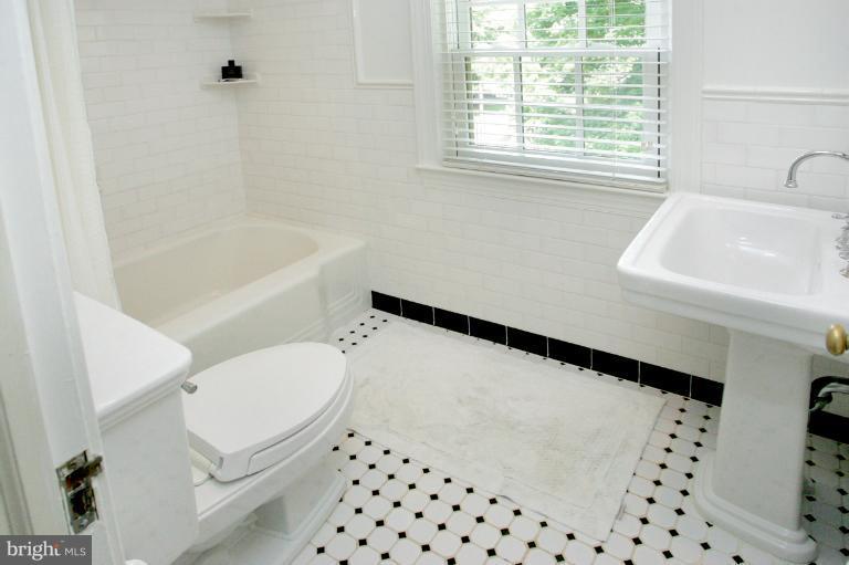 6909 Fairfax Road Bethesda, MD 20814 - Photo 14 of 30 Bath