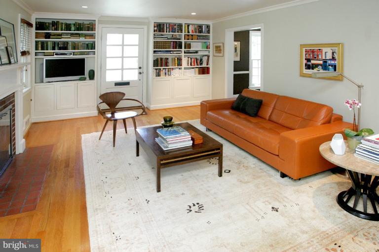 6909 Fairfax Road Bethesda, MD 20814 - Photo 18 of 30 Living Room