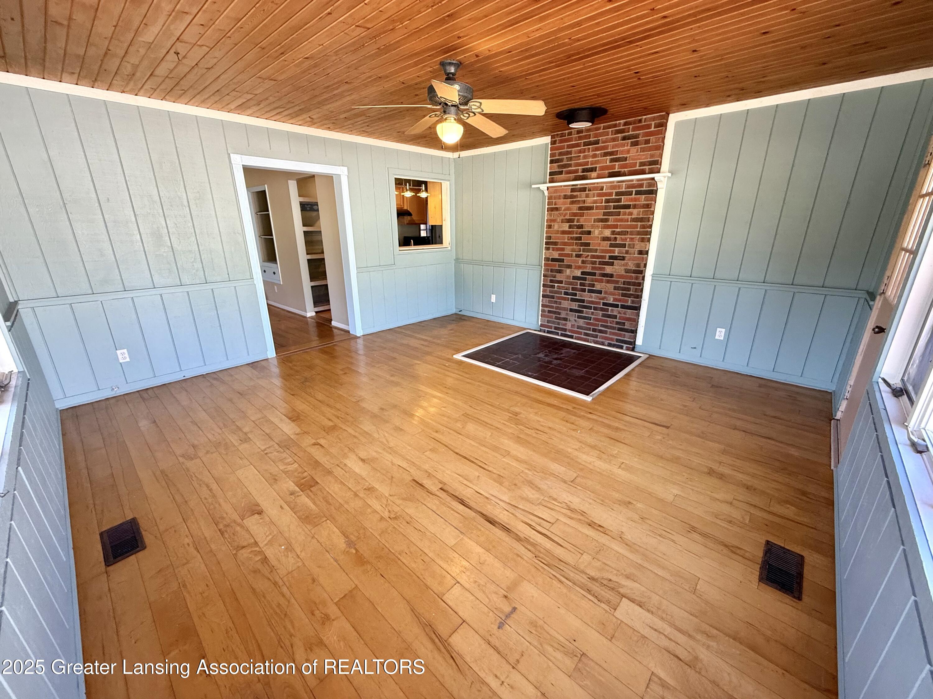2198 Hamilton Road Okemos, MI 48864 - Photo 18 of 61 IMG_8037