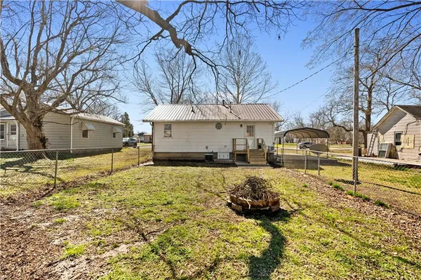 $136,900 | 208 West Park Street, Rich Hill, MO 64779