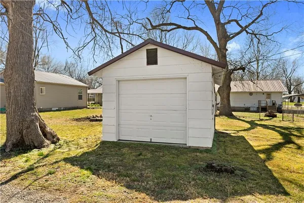 $136,900 | 208 West Park Street, Rich Hill, MO 64779