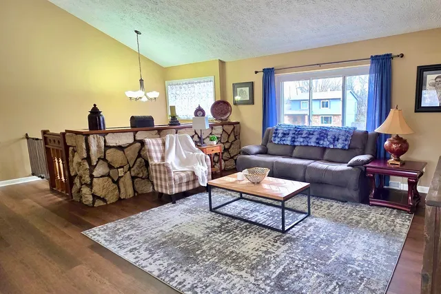 $249,900 | 5 Pembrook Circle, Bloomington, IL 61704