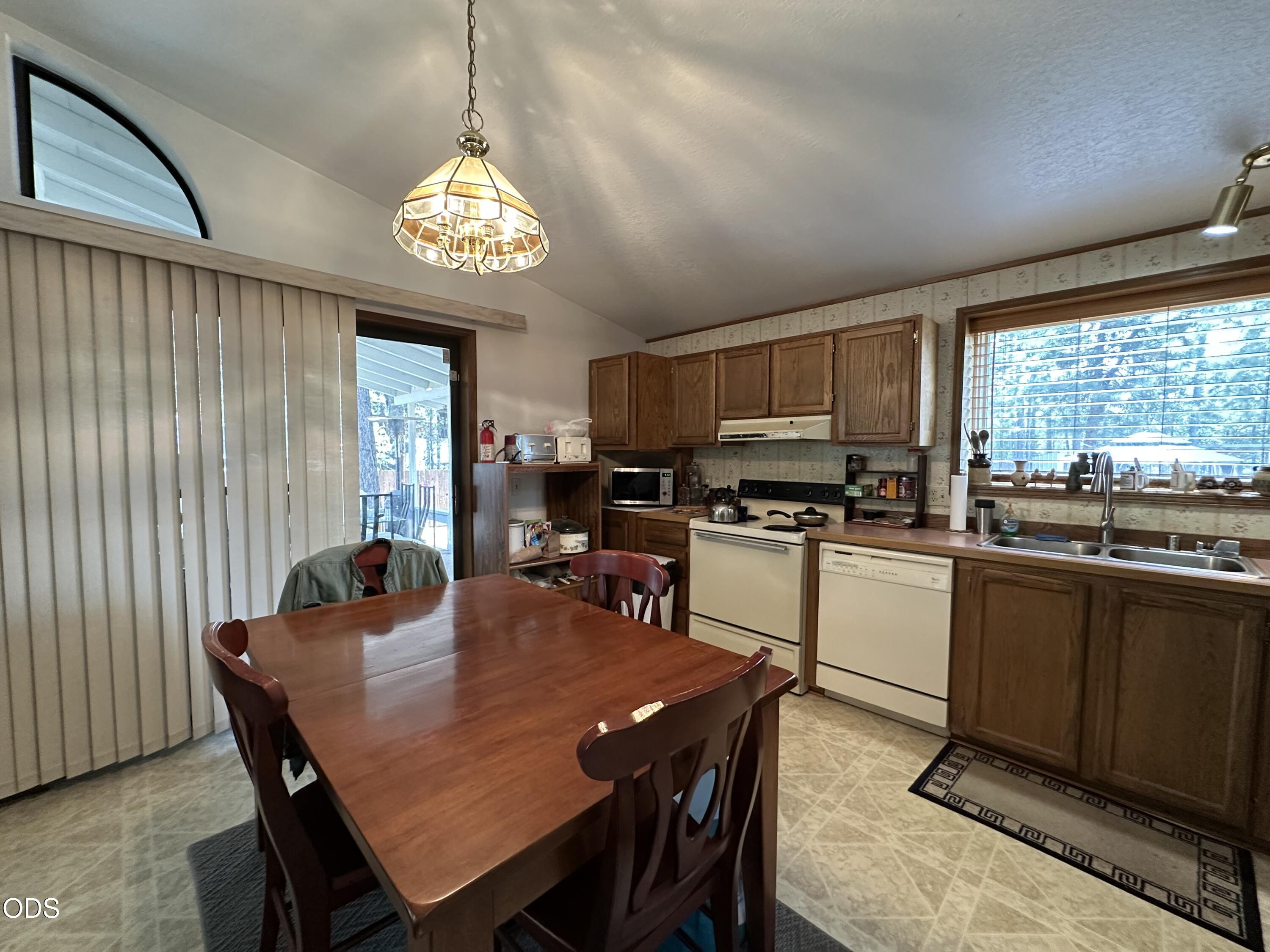 15531 Federal Road La Pine, OR 97739 - Photo 5 of 32