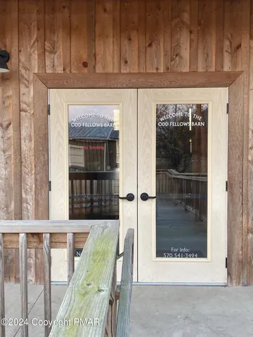 a view of a entryway of the house