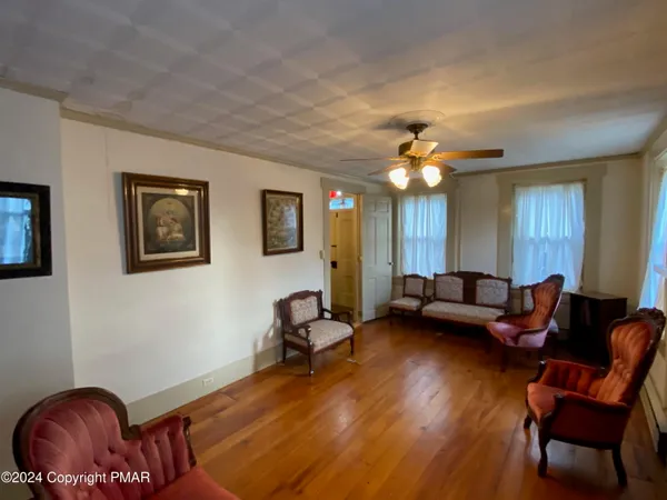 $600,000 | 10491 River Road, New Columbia, PA 17856