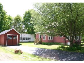 11 Slack Avenue Springfield, VT 05156 - Photo 3 of 8