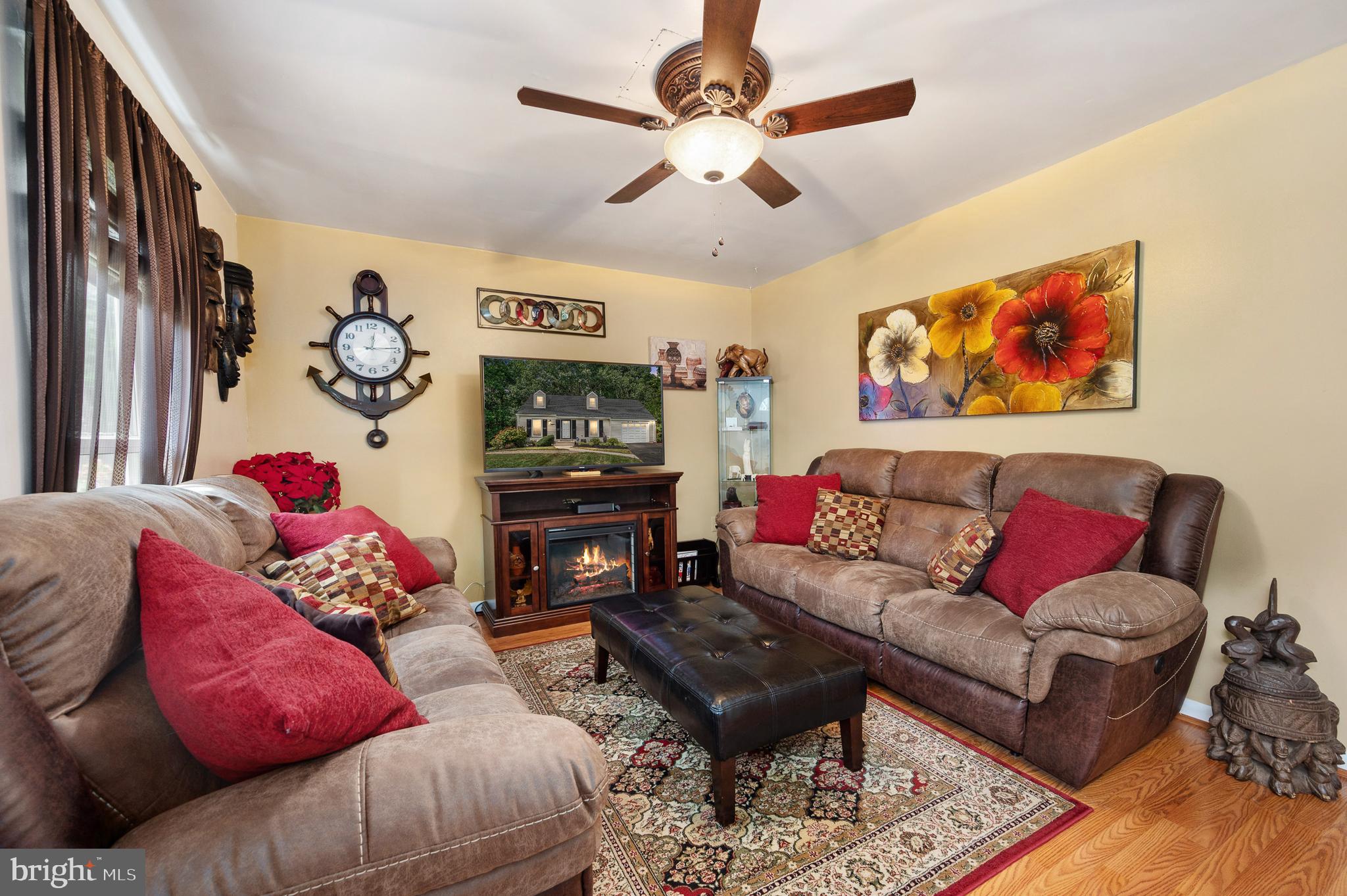 5482 Rector Drive Woodbridge, VA 22193 - Photo 3 of 26 Main Level Living Room