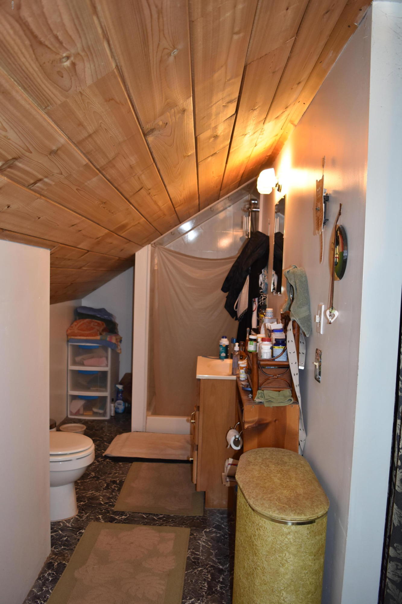 175 South Gaither Street Siletz, OR 97380 - Photo 15 of 25 Bath of master bedroom